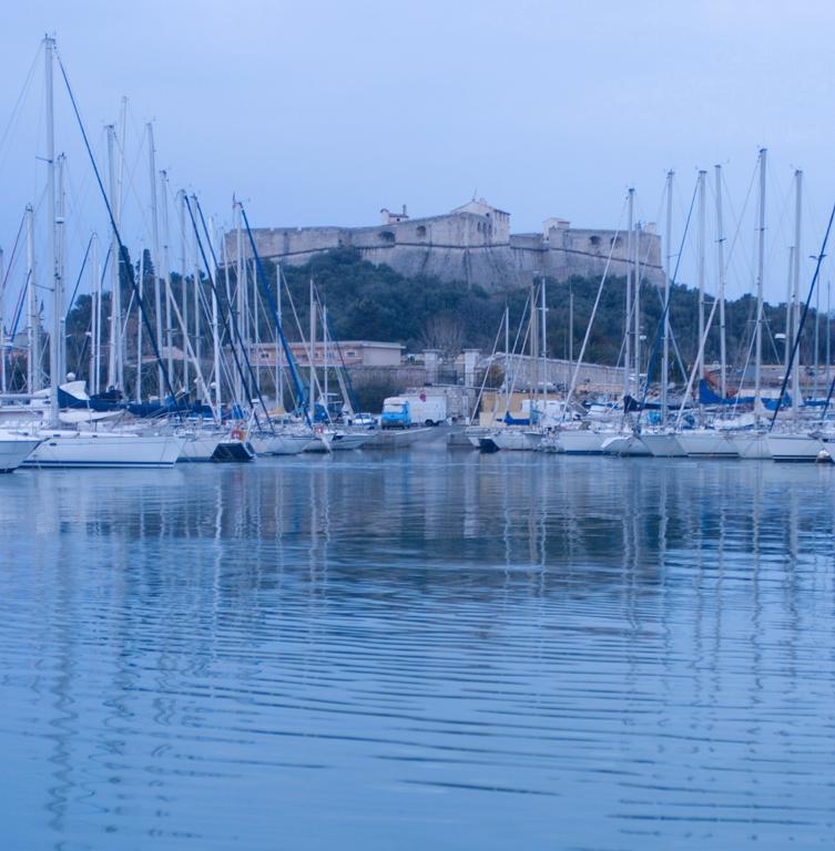 Stars Antibes Hotel Biot Buitenkant foto